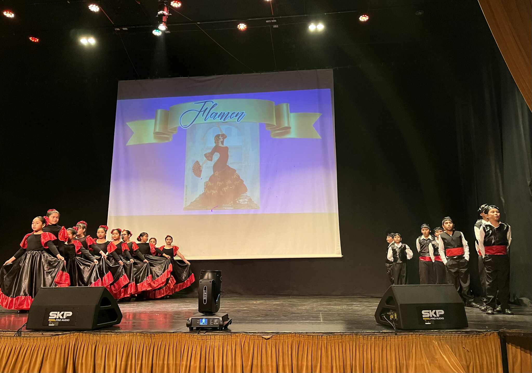 Velada artística marca el cierre del Aniversario 2025 del colegio