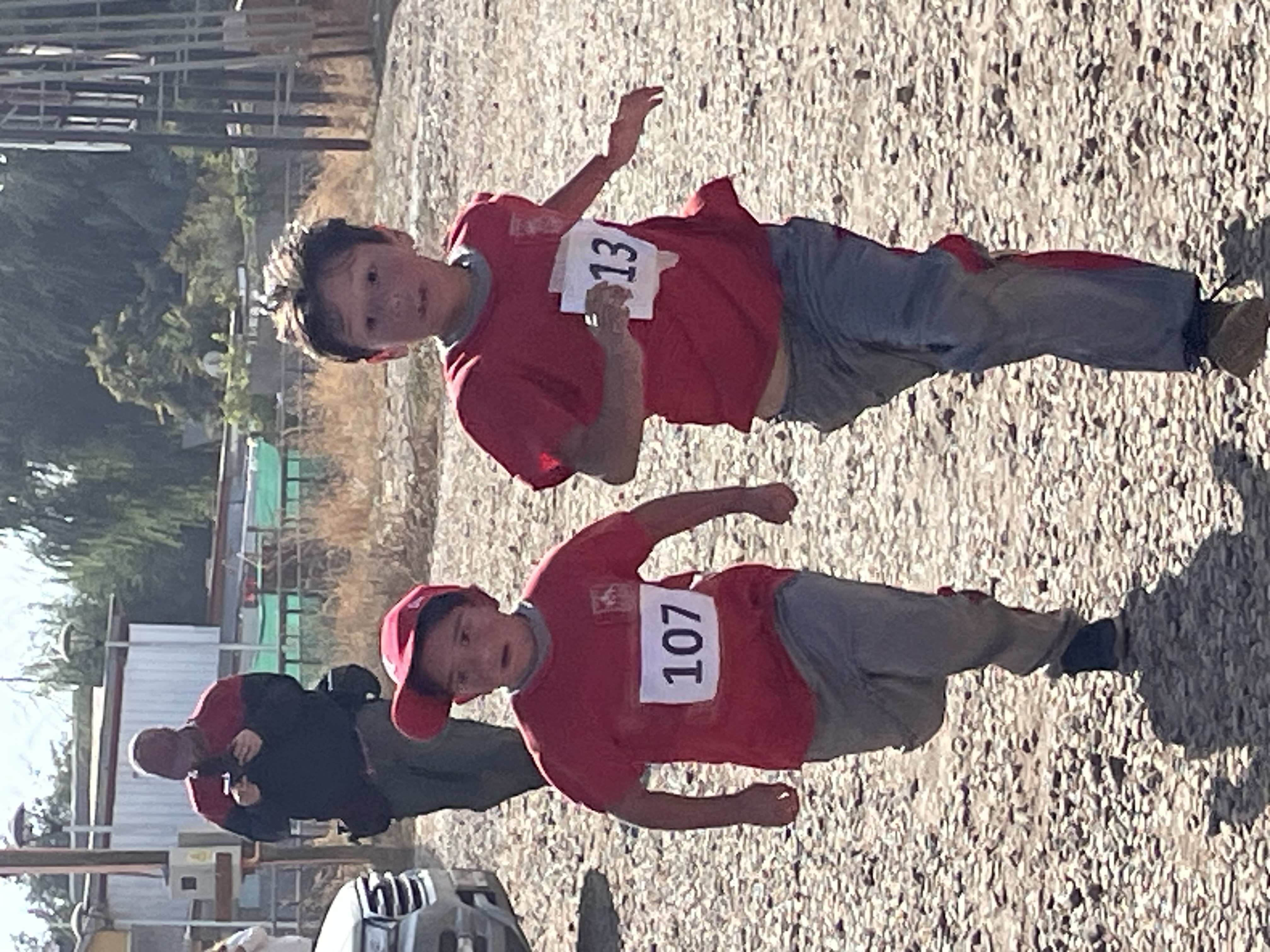 Estudiantes del Colegio Altas Cumbres demuestran su espíritu deportivo en carrera escolar