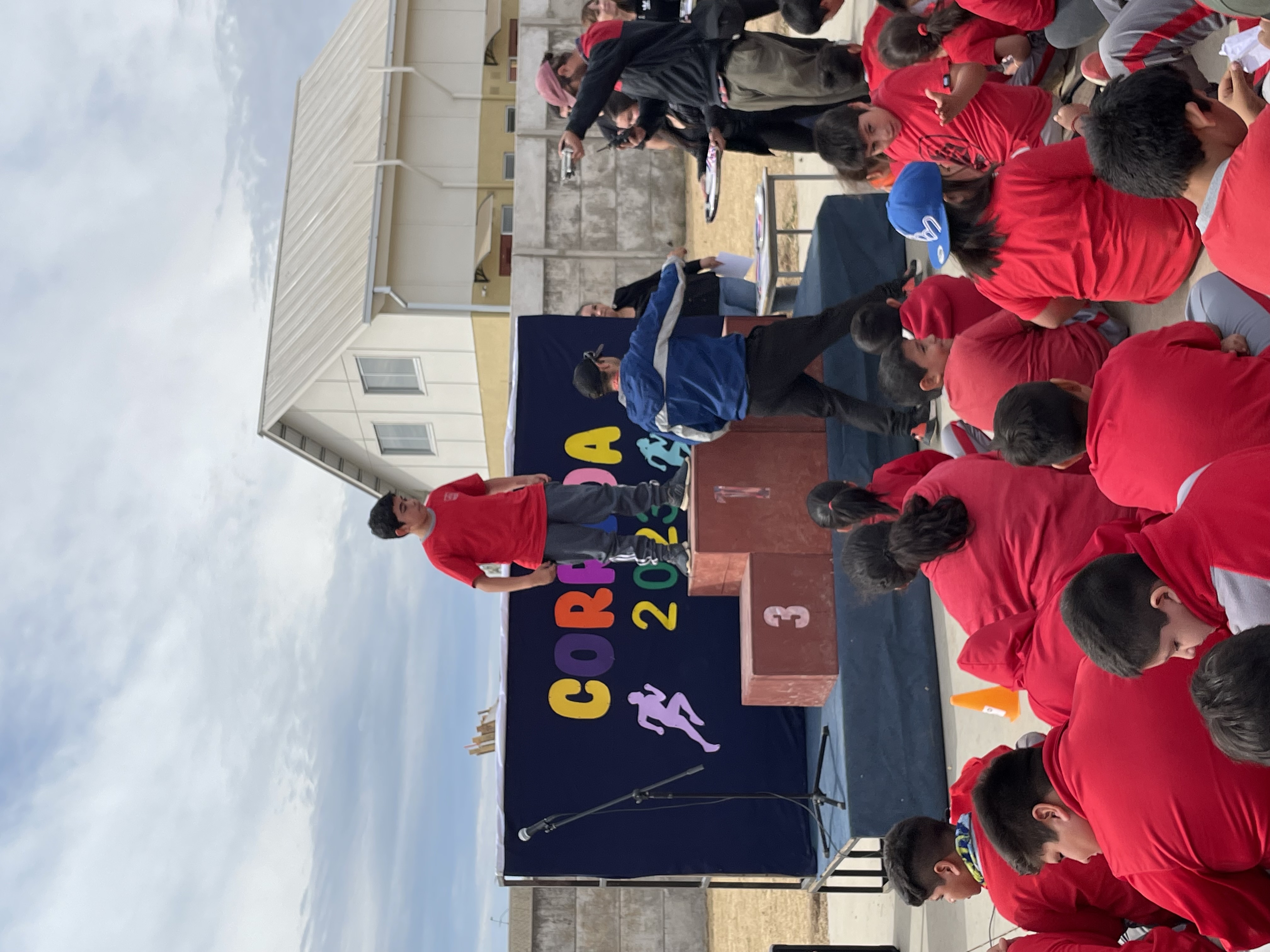 Estudiantes del Colegio Altas Cumbres demuestran su espíritu deportivo en carrera escolar
