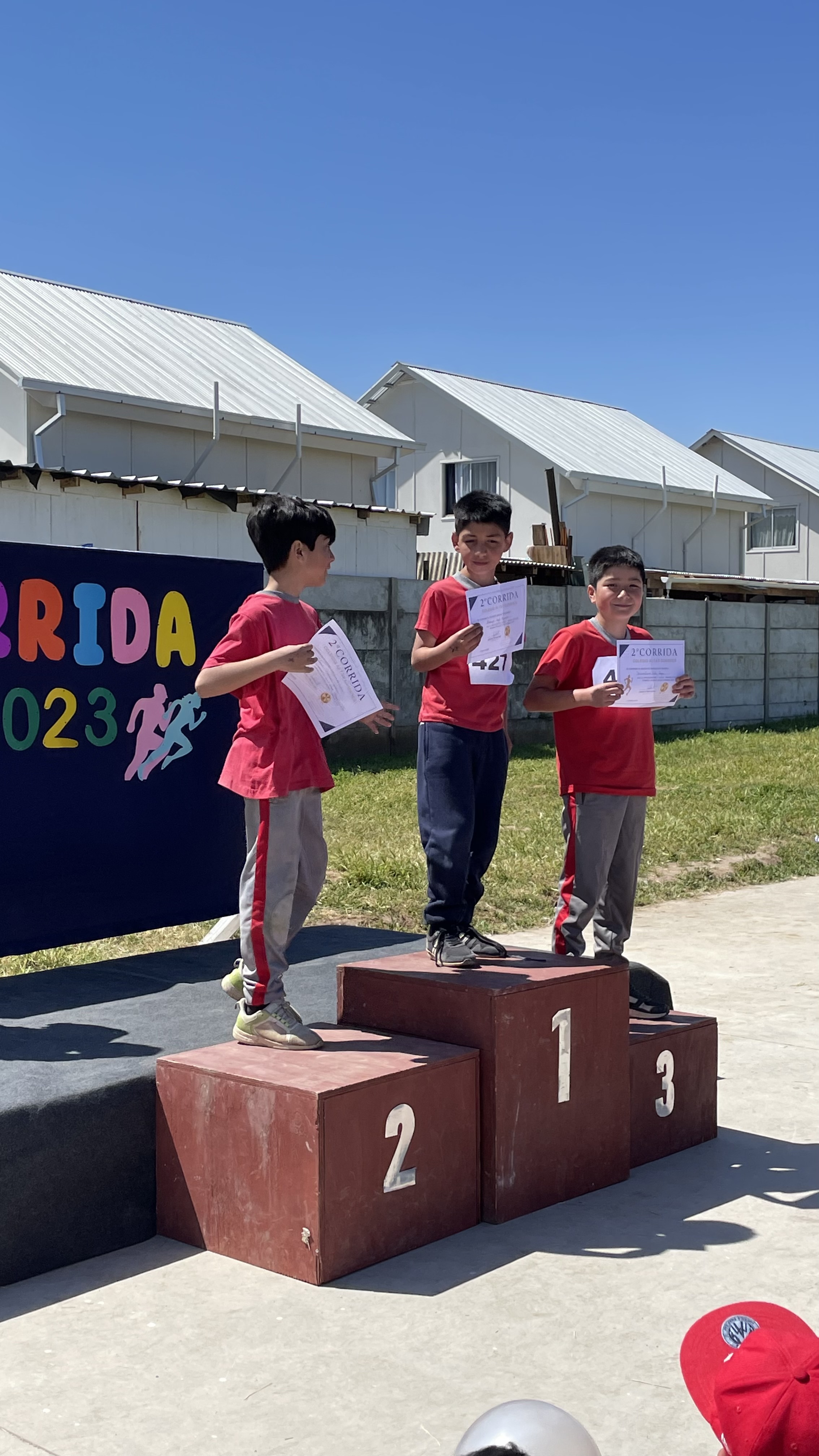 Alumnos logran llegar a la meta