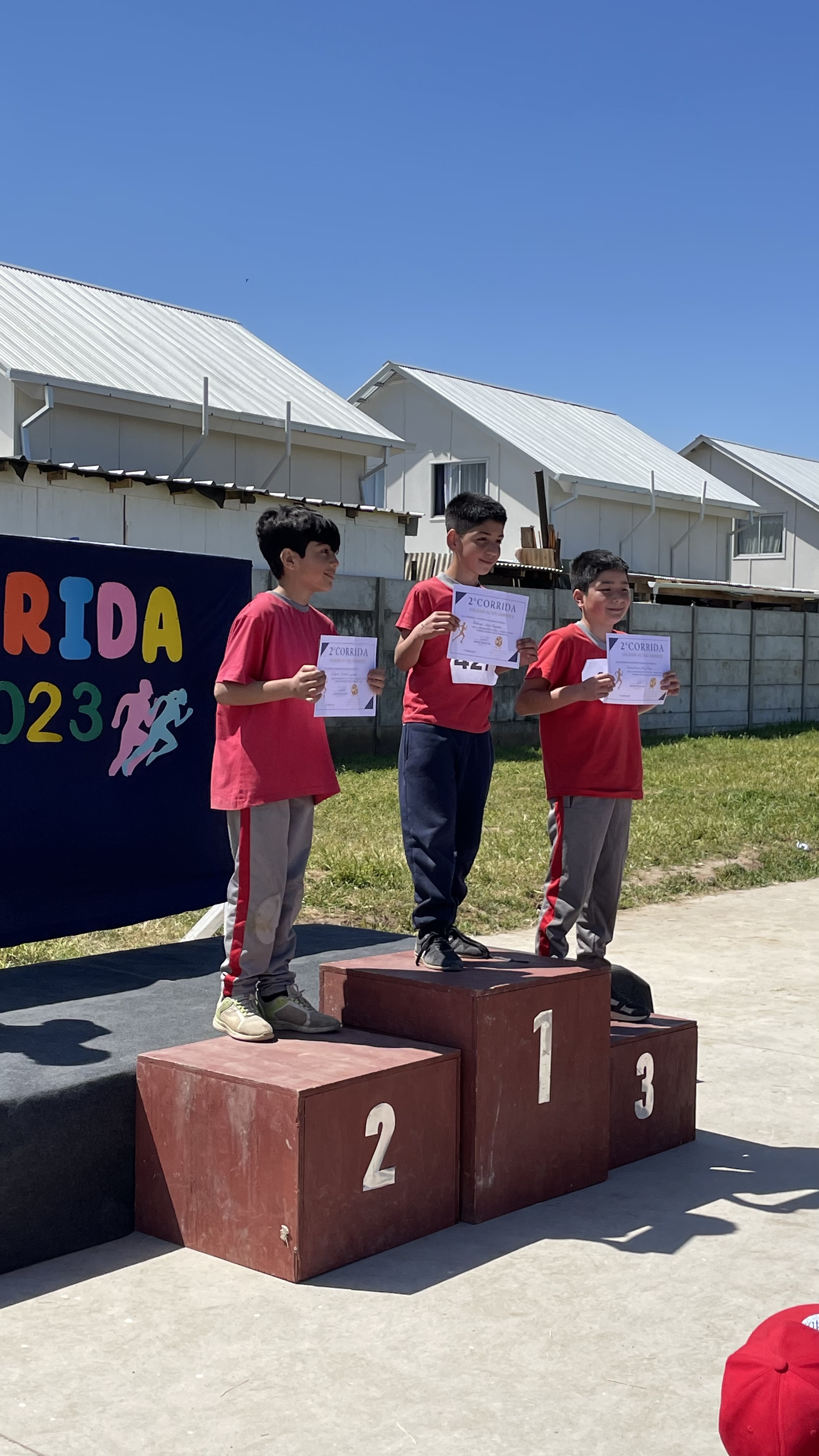 Alumnos logran llegar a la meta