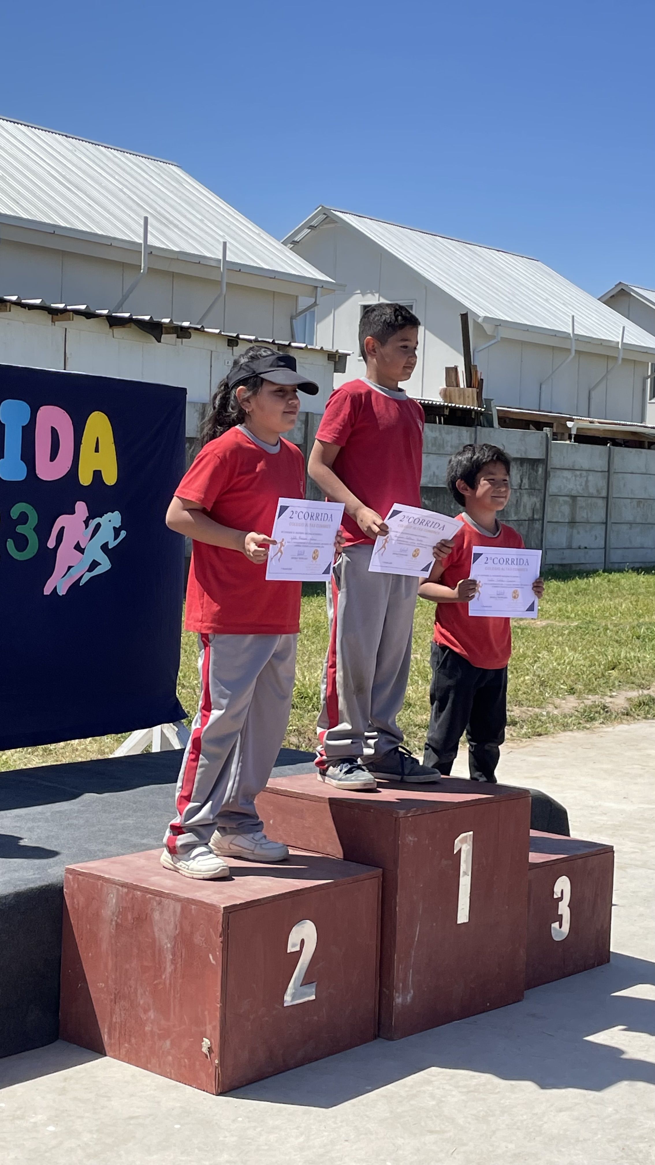 Alumnos logran llegar a la meta