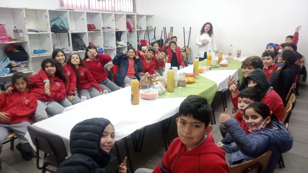 Alumnos del colegio debaten