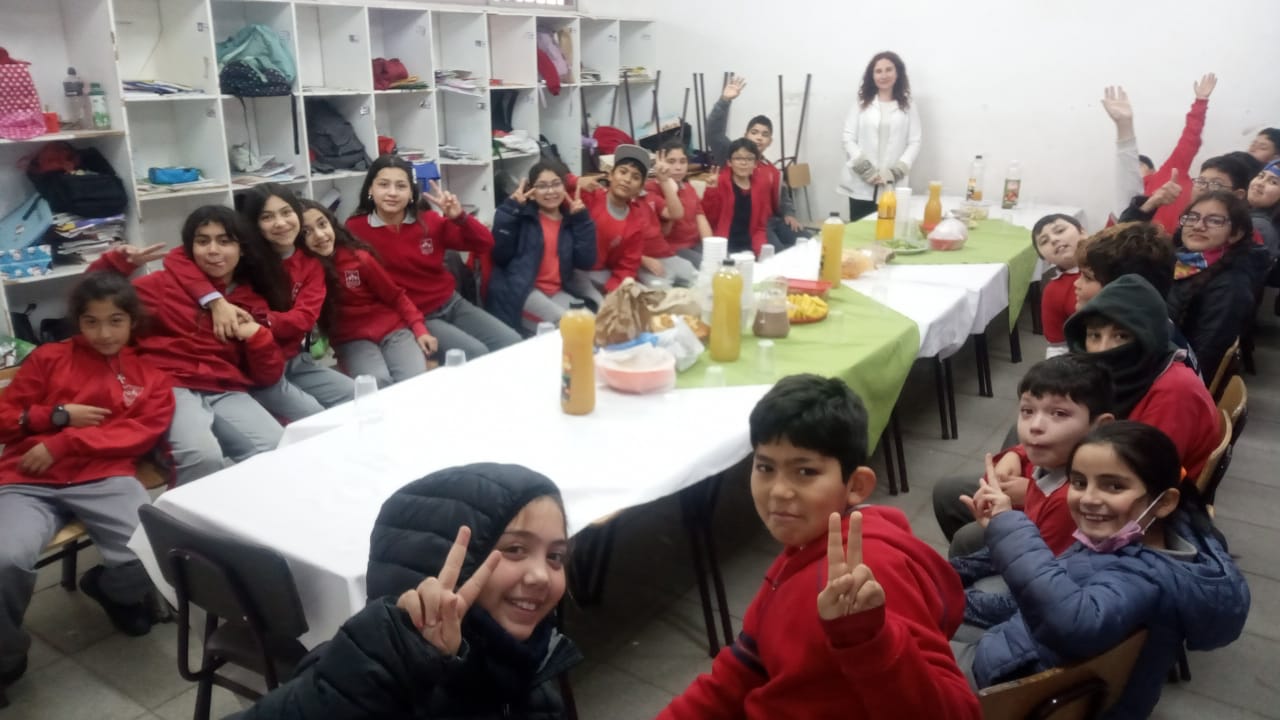 Alumnos del colegio debaten
