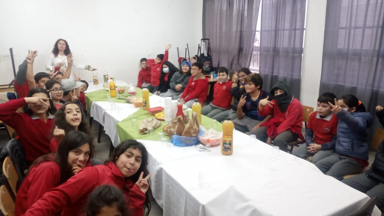 Alumnos del colegio debaten